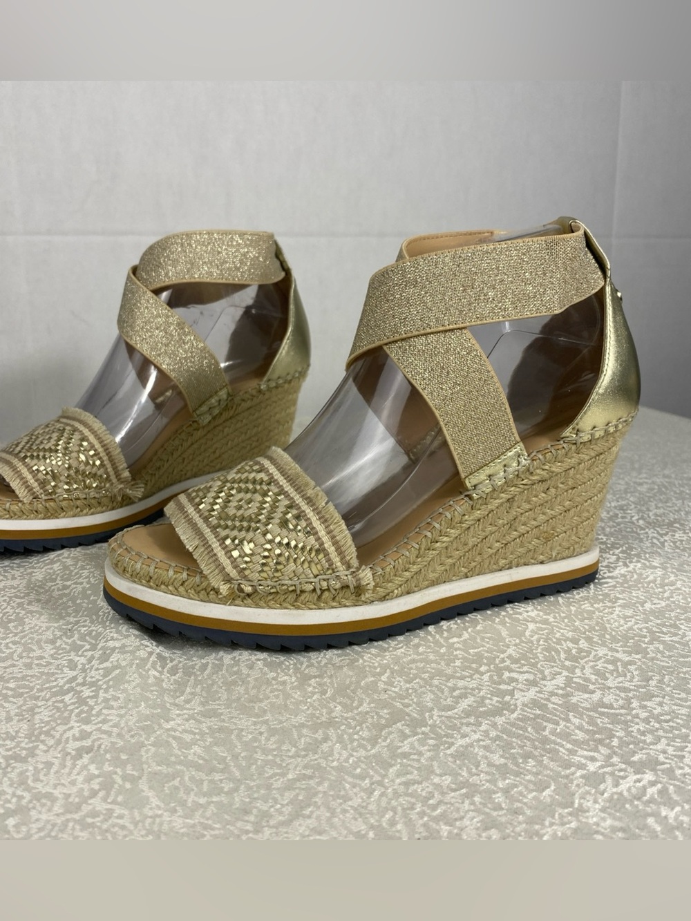 Women 7.5 Espadrille Wedge Sandals Gold Tone Tommy Hilfiger